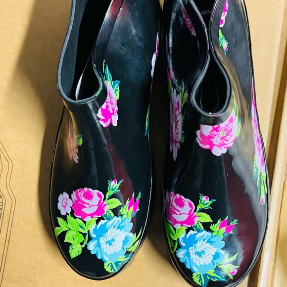 Floral Black Women's Shoes - Picture 2 of 4